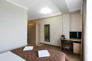 Отель Пеликан Сочи Двухместный номер с 1 кроватью или 2 отдельными кроватями-6