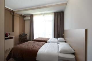 Отель Пеликан Сочи Двухместный номер с 1 кроватью или 2 отдельными кроватями-4